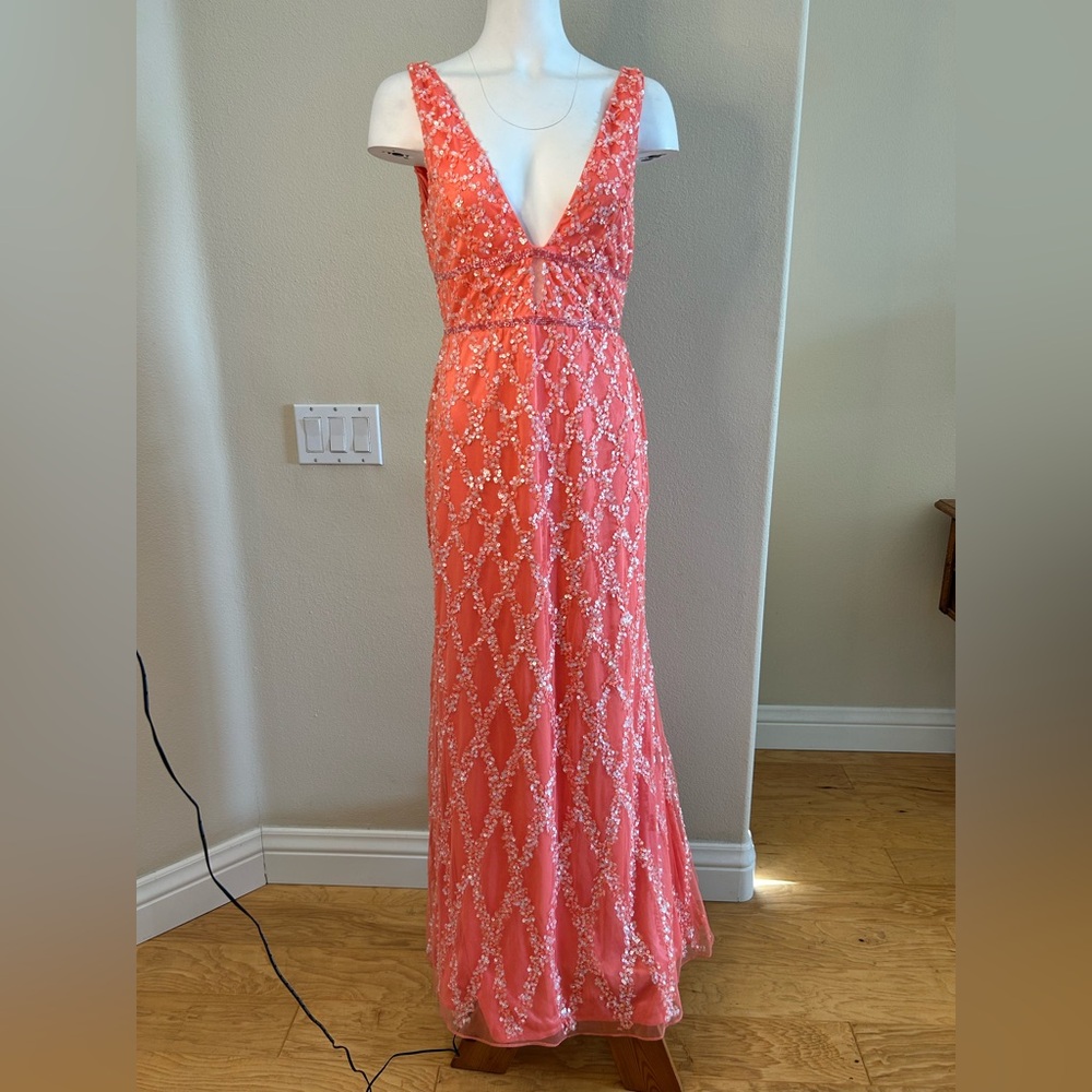 Mac Duggal NWT Sleeveless Plunge Neckline Sequined Maxi Gown 12 Coral Pink - Picture 6 of 8